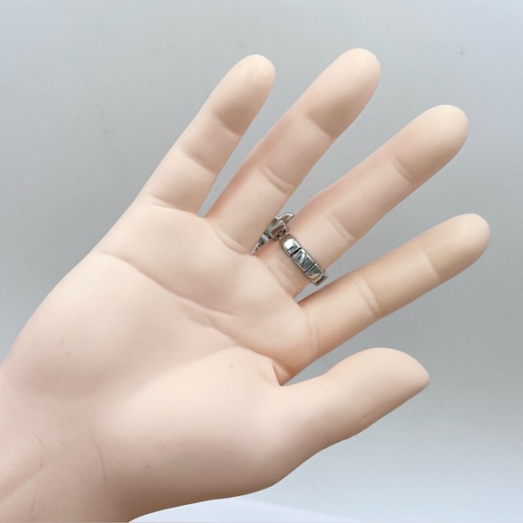 Abstract Flower Rhinestone Cocktail Stretch Ring - Picture 2 of 4